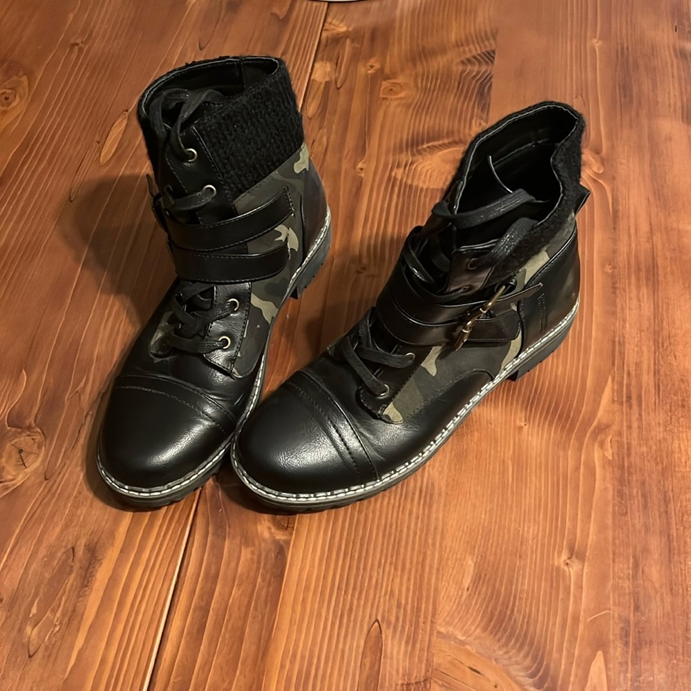 Combat boots